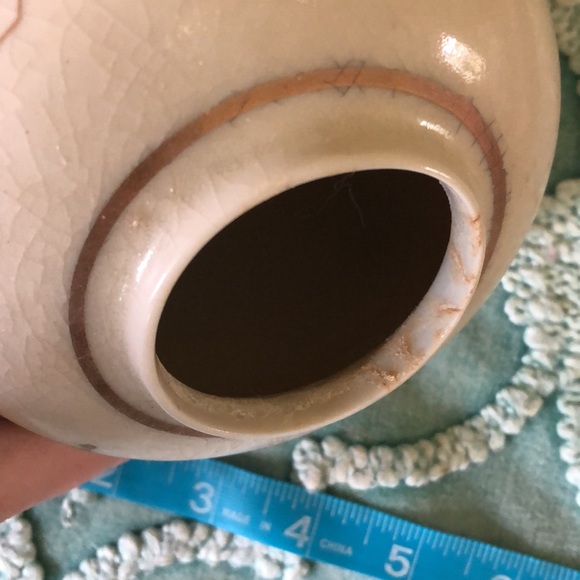 Small Beige & Metallic Gold Japanese Porcelain Ceramic Jar With Peacock Birds - Picture 14 of 15